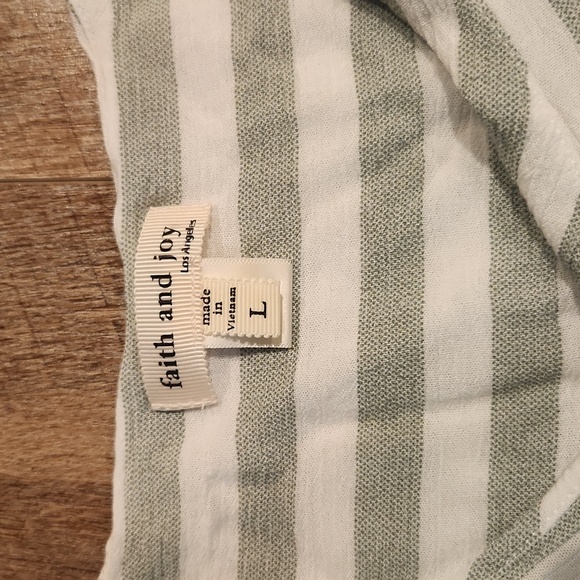 Faith and Joy Short Sleeve Womens Top Size L - Picture 3 of 4